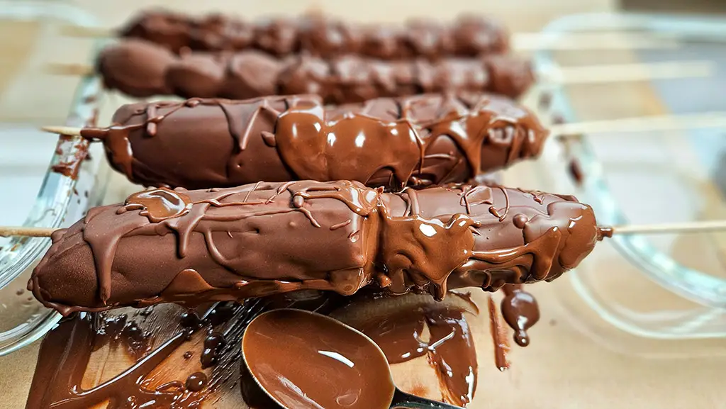 Schoko-Fruchtspieße wie vom Weihnachtsmarkt