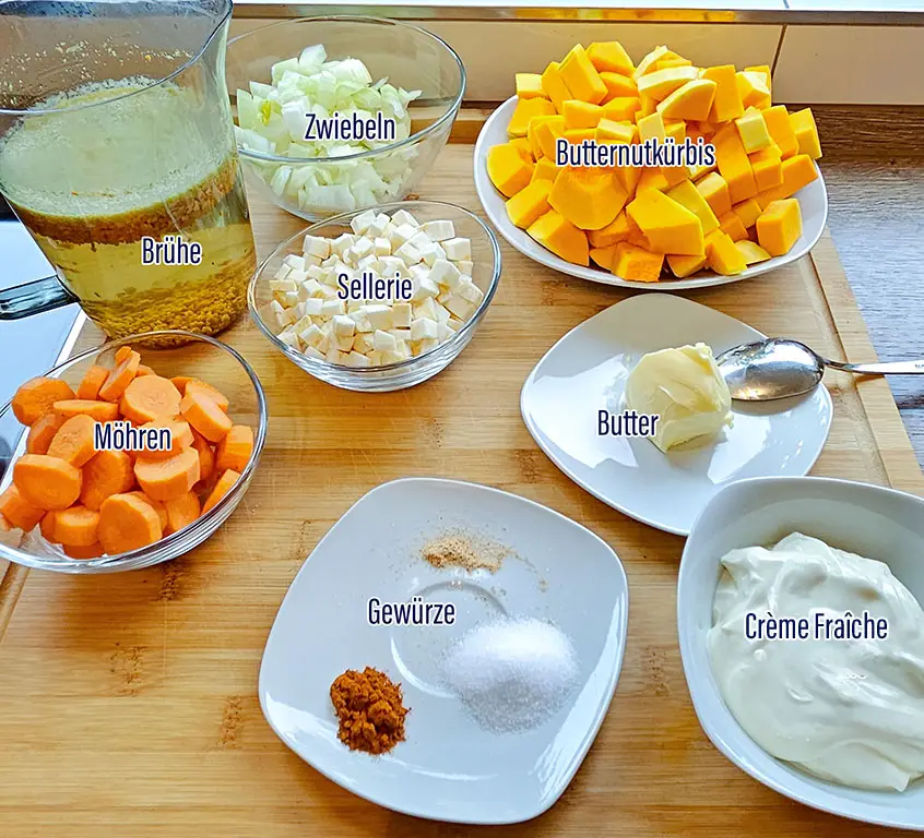 Zutaten der Butternutkürbis-Suppe